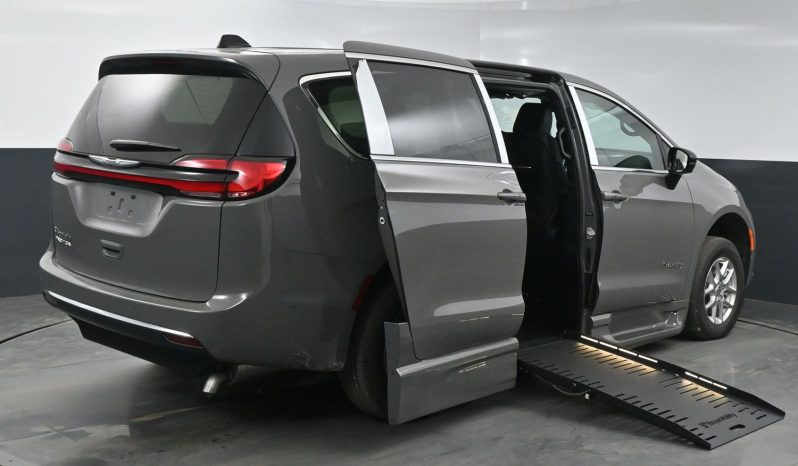 2025 Chrysler Pacifica Safety Plus DVD Sunroof  | NEW BraunAbility XT Power Fold Out Wheelchair Conversion full