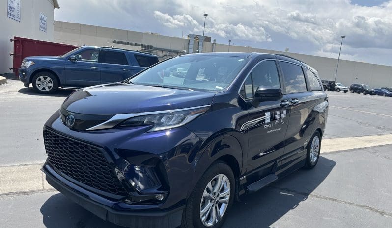 2022 Toyota Sienna Hybrid XSE Plus AWD |  Vantage Mobility Northstar Wheelchair Accessible Conversion full