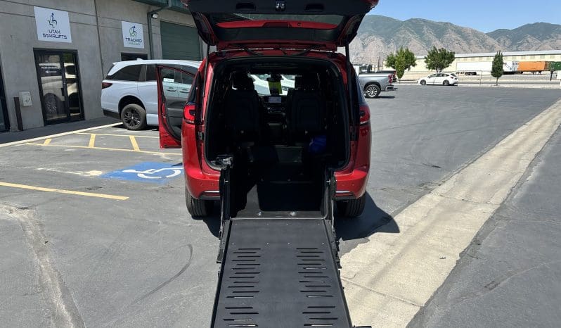 2025 Chrysler Pacifica Safety Plus DVD Sunroof  | NEW BraunAbility Manual Rear Entry Wheelchair Conversion full