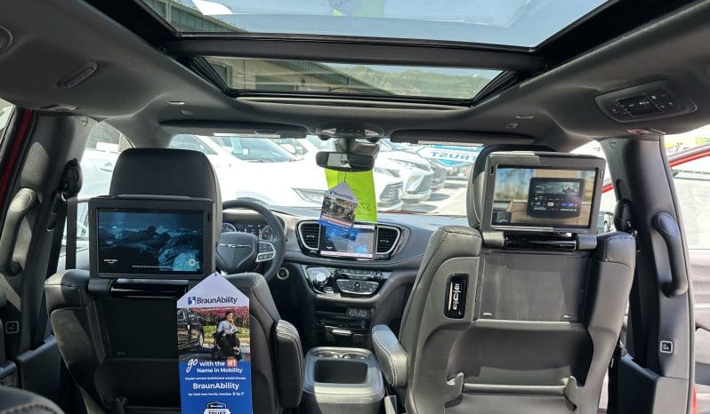 2025 Chrysler Pacifica Safety Plus DVD Sunroof  | NEW BraunAbility Manual Rear Entry Wheelchair Conversion full