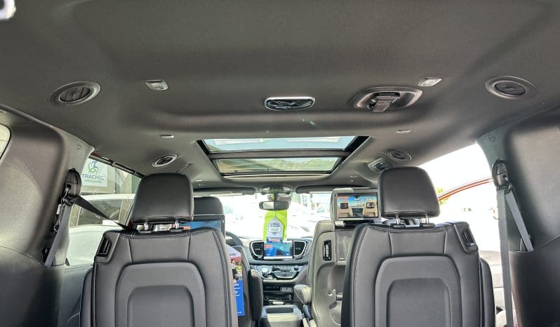 2025 Chrysler Pacifica Safety Plus DVD Sunroof  | NEW BraunAbility Manual Rear Entry Wheelchair Conversion full