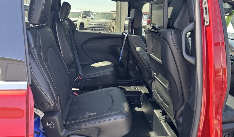 2025 Chrysler Pacifica Safety Plus DVD Sunroof  | NEW BraunAbility Manual Rear Entry Wheelchair Conversion full