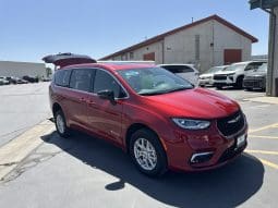 2025 Chrysler Pacifica Safety Plus DVD Sunroof  | NEW BraunAbility Manual Rear Entry Wheelchair Conversion full