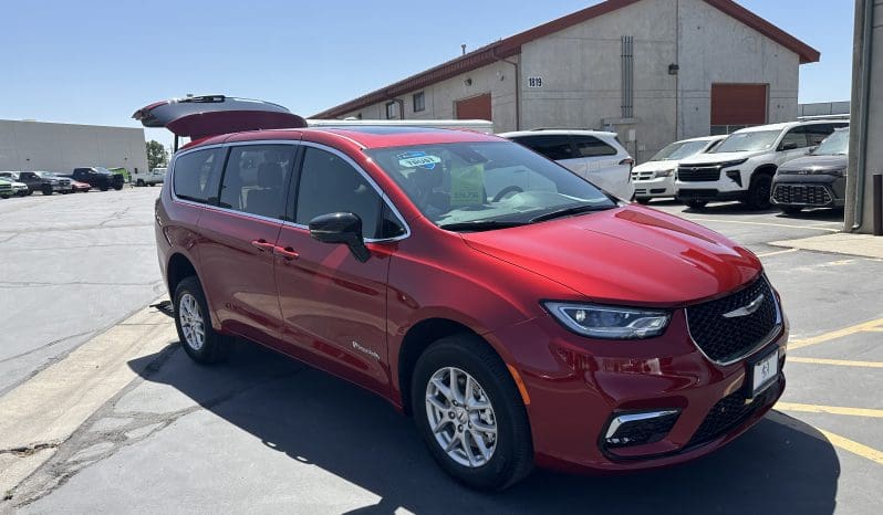 2025 Chrysler Pacifica Safety Plus DVD Sunroof  | NEW BraunAbility Manual Rear Entry Wheelchair Conversion full