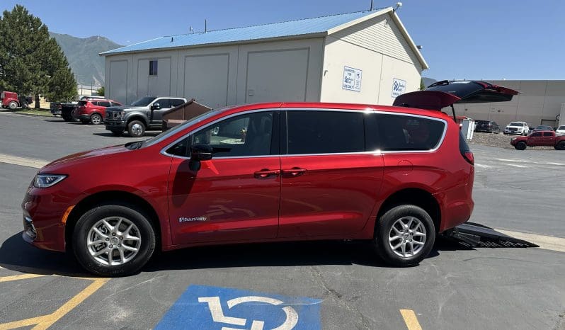 2025 Chrysler Pacifica Safety Plus DVD Sunroof  | NEW BraunAbility Manual Rear Entry Wheelchair Conversion full