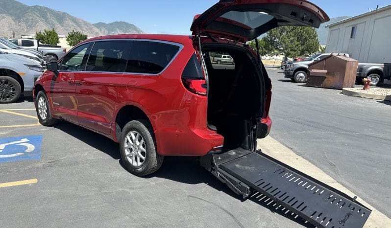 2025 Chrysler Pacifica Safety Plus DVD Sunroof  | NEW BraunAbility Manual Rear Entry Wheelchair Conversion full