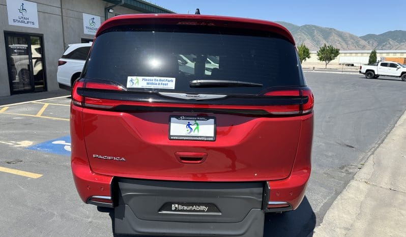 2025 Chrysler Pacifica Safety Plus DVD Sunroof  | NEW BraunAbility Manual Rear Entry Wheelchair Conversion full