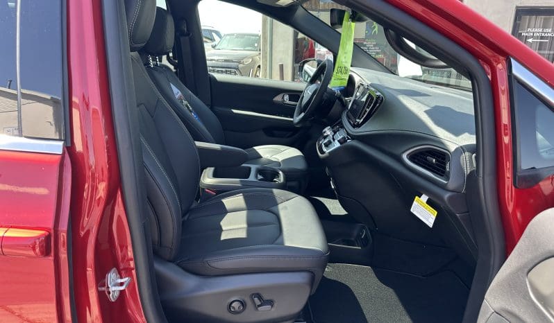 2025 Chrysler Pacifica Safety Plus DVD Sunroof  | NEW BraunAbility Manual Rear Entry Wheelchair Conversion full