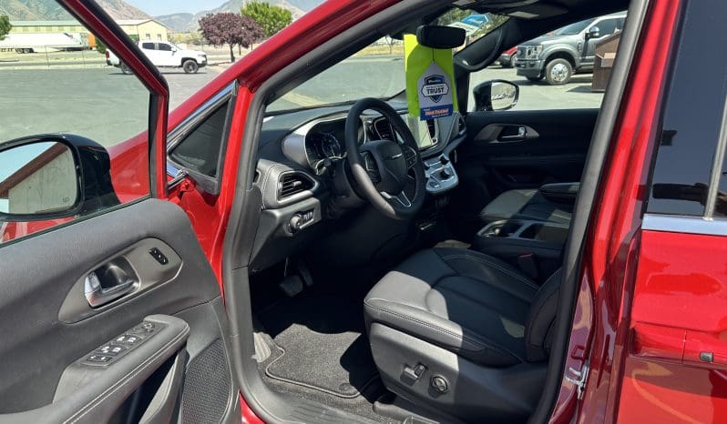 2025 Chrysler Pacifica Safety Plus DVD Sunroof  | NEW BraunAbility Manual Rear Entry Wheelchair Conversion full