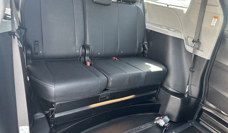 2020 Toyota Sienna SE (Sport) |  BraunAbility Xi Power Infloor Wheelchair Conversion full