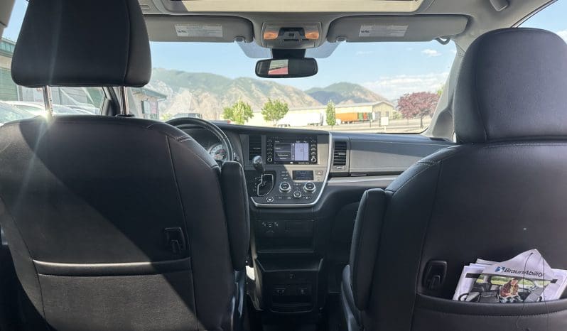 2020 Toyota Sienna SE (Sport) |  BraunAbility Xi Power Infloor Wheelchair Conversion full
