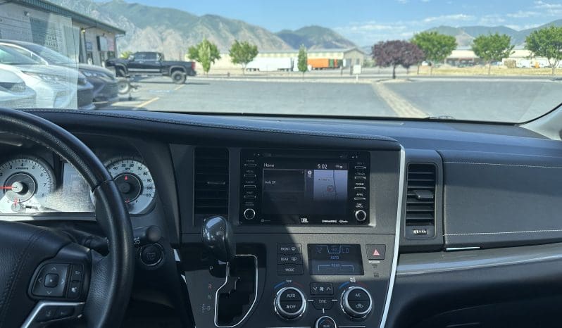 2020 Toyota Sienna SE (Sport) |  BraunAbility Xi Power Infloor Wheelchair Conversion full