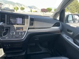 2020 Toyota Sienna SE (Sport) |  BraunAbility Xi Power Infloor Wheelchair Conversion full