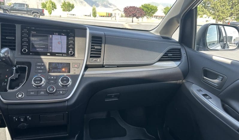 2020 Toyota Sienna SE (Sport) |  BraunAbility Xi Power Infloor Wheelchair Conversion full