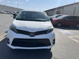 2020 Toyota Sienna SE (Sport) |  BraunAbility Xi Power Infloor Wheelchair Conversion full
