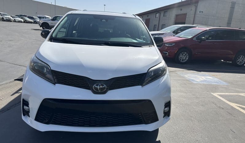 2020 Toyota Sienna SE (Sport) |  BraunAbility Xi Power Infloor Wheelchair Conversion full