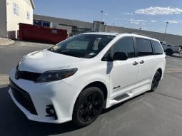 2020 Toyota Sienna SE (Sport) |  BraunAbility Xi Power Infloor Wheelchair Conversion full