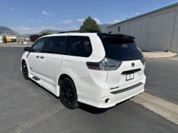 2020 Toyota Sienna SE (Sport) |  BraunAbility Xi Power Infloor Wheelchair Conversion full