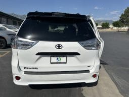 2020 Toyota Sienna SE (Sport) |  BraunAbility Xi Power Infloor Wheelchair Conversion full