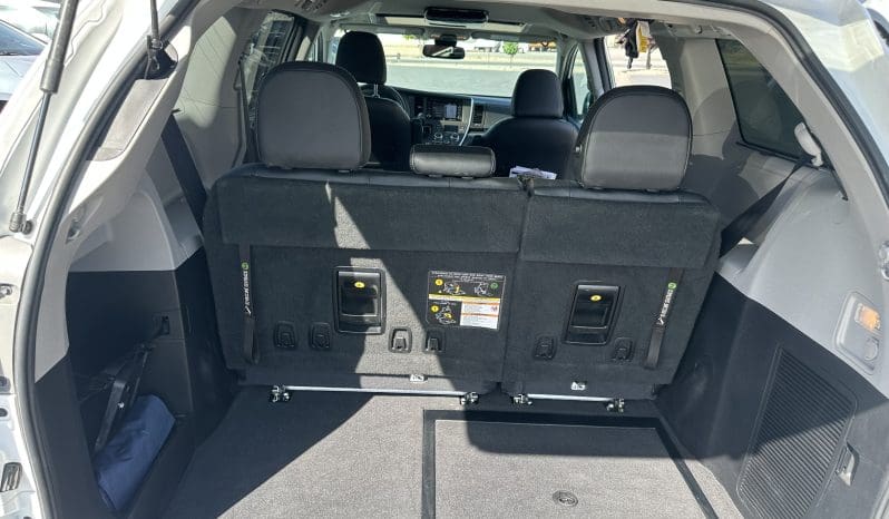 2020 Toyota Sienna SE (Sport) |  BraunAbility Xi Power Infloor Wheelchair Conversion full