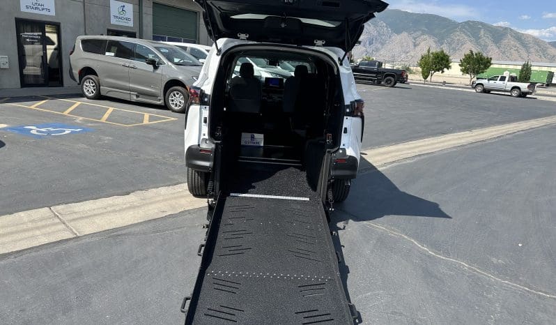 2025 Toyota Sienna LE | VMI Manual Rear Entry ADA Wheelchair Conversion full