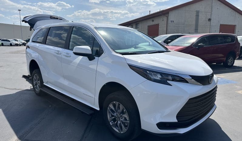 2025 Toyota Sienna LE | VMI Manual Rear Entry ADA Wheelchair Conversion full