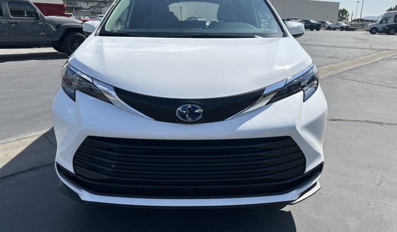 2025 Toyota Sienna LE | VMI Manual Rear Entry ADA Wheelchair Conversion full