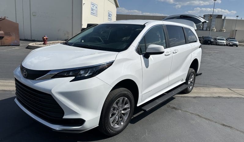 2025 Toyota Sienna LE | VMI Manual Rear Entry ADA Wheelchair Conversion full