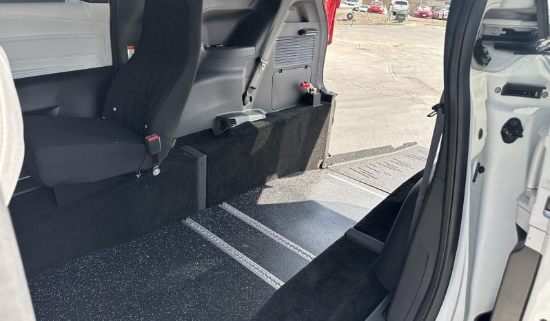 2025 Toyota Sienna LE | VMI Manual Rear Entry ADA Wheelchair Conversion full