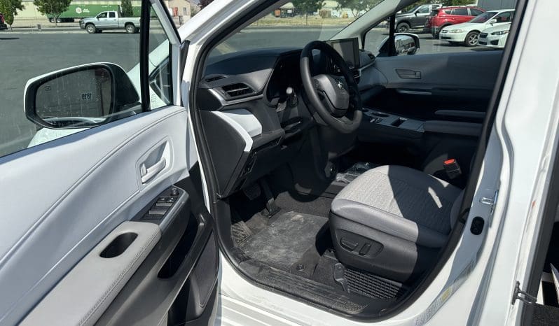 2025 Toyota Sienna LE | VMI Manual Rear Entry ADA Wheelchair Conversion full
