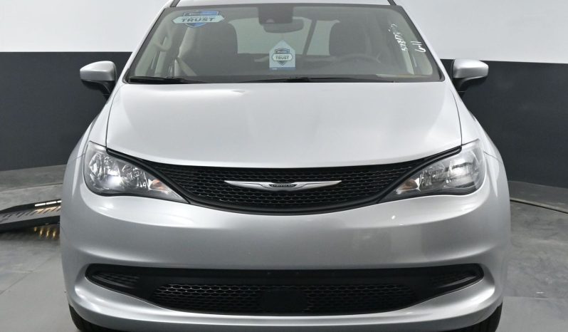 2023 Chrysler Voyager LX  | NEW BraunAbility Entervan II Power Fold Out Wheelchair Conversion full