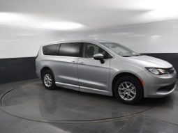 2023 Chrysler Voyager LX  | NEW BraunAbility Entervan II Power Fold Out Wheelchair Conversion full