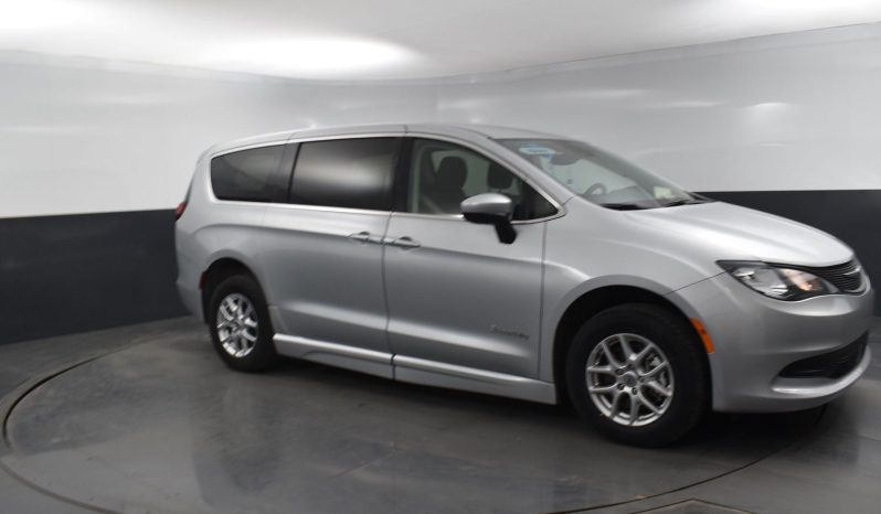 2023 Chrysler Voyager LX  | NEW BraunAbility Entervan II Power Fold Out Wheelchair Conversion full