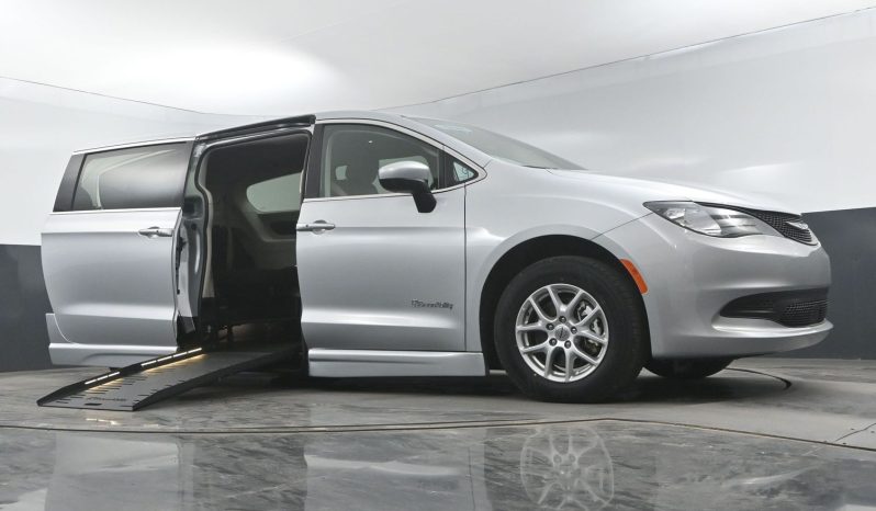 2023 Chrysler Voyager LX  | NEW BraunAbility Entervan II Power Fold Out Wheelchair Conversion full