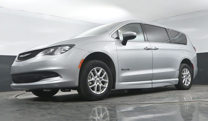 2023 Chrysler Voyager LX  | NEW BraunAbility Entervan II Power Fold Out Wheelchair Conversion full