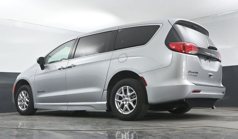 2023 Chrysler Voyager LX  | NEW BraunAbility Entervan II Power Fold Out Wheelchair Conversion full