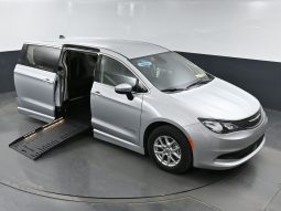 2023 Chrysler Voyager LX  | NEW BraunAbility Entervan II Power Fold Out Wheelchair Conversion full