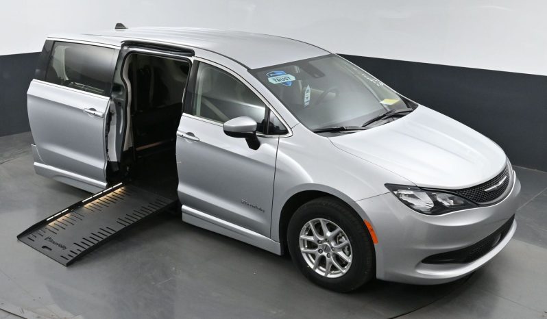 2023 Chrysler Voyager LX  | NEW BraunAbility Entervan II Power Fold Out Wheelchair Conversion full