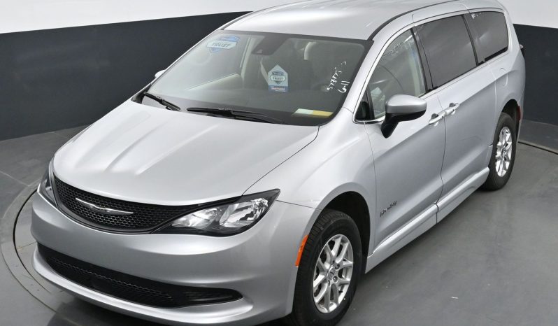 2023 Chrysler Voyager LX  | NEW BraunAbility Entervan II Power Fold Out Wheelchair Conversion full