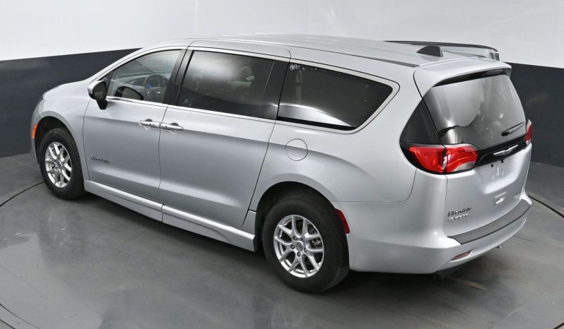 2023 Chrysler Voyager LX  | NEW BraunAbility Entervan II Power Fold Out Wheelchair Conversion full