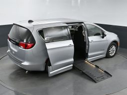 2023 Chrysler Voyager LX  | NEW BraunAbility Entervan II Power Fold Out Wheelchair Conversion full