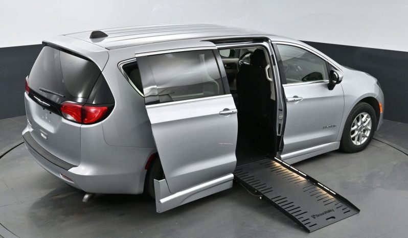 2023 Chrysler Voyager LX  | NEW BraunAbility Entervan II Power Fold Out Wheelchair Conversion full