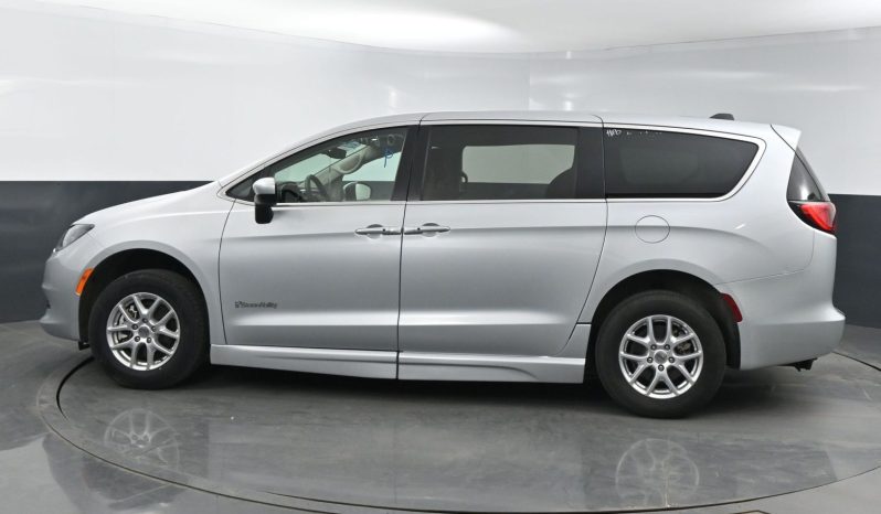 2023 Chrysler Voyager LX  | NEW BraunAbility Entervan II Power Fold Out Wheelchair Conversion full