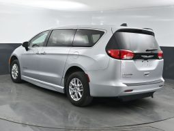 2023 Chrysler Voyager LX  | NEW BraunAbility Entervan II Power Fold Out Wheelchair Conversion full