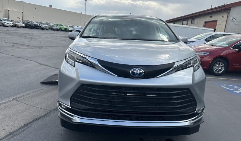 2021 Toyota Sienna Hybrid XLE |  Vantage Mobility Northstar Wheelchair Accessible Conversion full