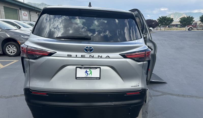 2021 Toyota Sienna Hybrid XLE |  Vantage Mobility Northstar Wheelchair Accessible Conversion full
