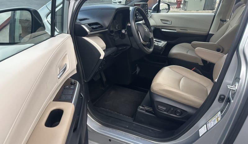 2021 Toyota Sienna Hybrid XLE |  Vantage Mobility Northstar Wheelchair Accessible Conversion full