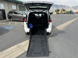 2025 Chrysler Voyager LX  | NEW BraunAbility Manual Rear Entry Wheelchair Conversion full