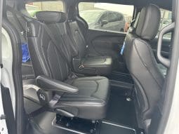 2025 Chrysler Voyager LX  | NEW BraunAbility Manual Rear Entry Wheelchair Conversion full
