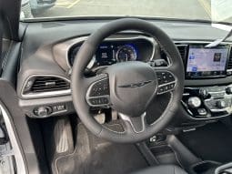 2025 Chrysler Voyager LX  | NEW BraunAbility Manual Rear Entry Wheelchair Conversion full